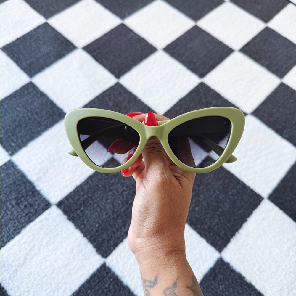 Vintage Style Cat Eye Sunglasses